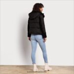 Sam Edelman Kurze Pufferjacke mit Kapuze Frauen Schwarz Bekleidung 2P8JNV1161 - Image 4